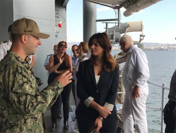 Η… Commander Νοτοπούλου στην ναυαρχίδα του 6ου Στόλου