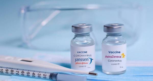 J&J-AstraZeneca: Σκέψεις για τροποποίηση των εμβολίων λόγω θρομβώσεων