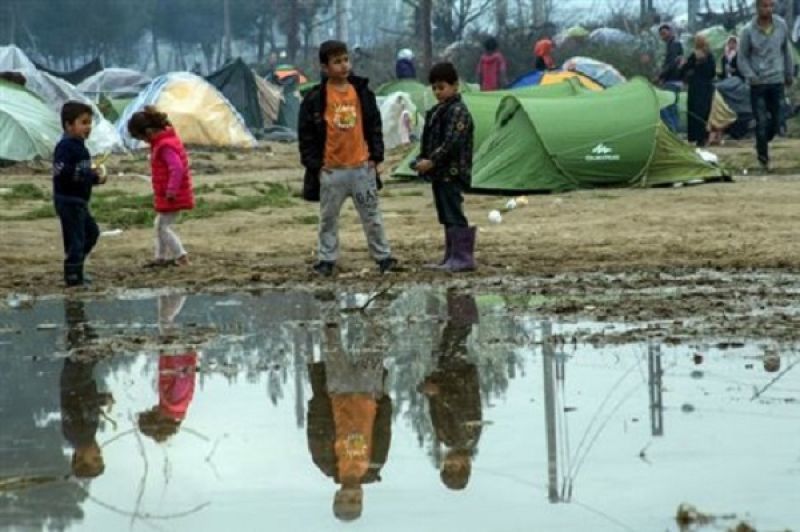 Παιχνίδια σε βάρος των προσφύγων και της χώρας στην Ειδομένη