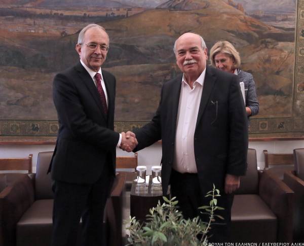 Συνάντηση Βούτση με τον απερχόμενο πρέσβη της Τουρκίας