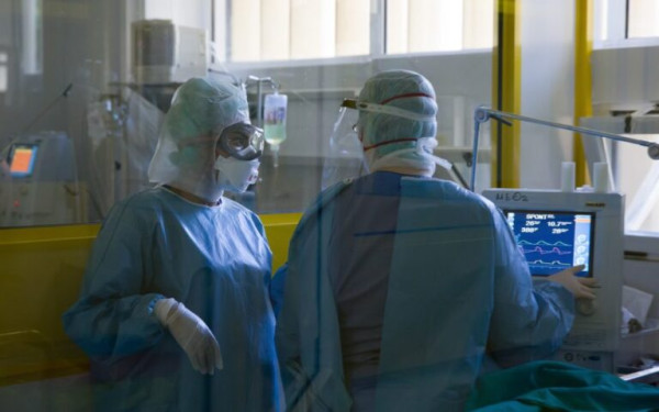 ΜΕΘ: Πρόταση για παύση του διαχωρισμού σε covid- non covid