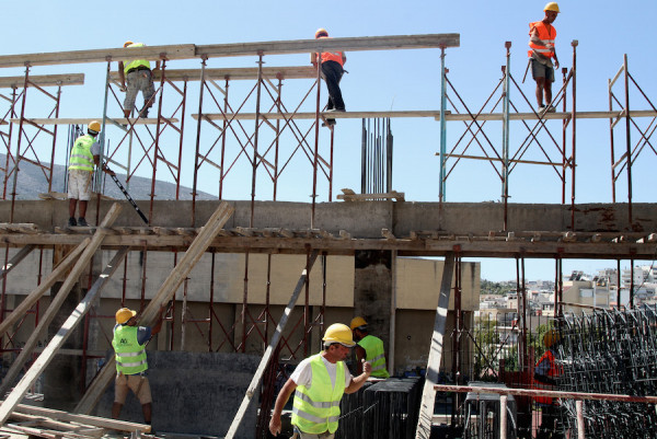 ΕΛΣΤΑΤ: Μείωση 10,8% στον αριθμό των οικοδομικών αδειών τον Απρίλιο