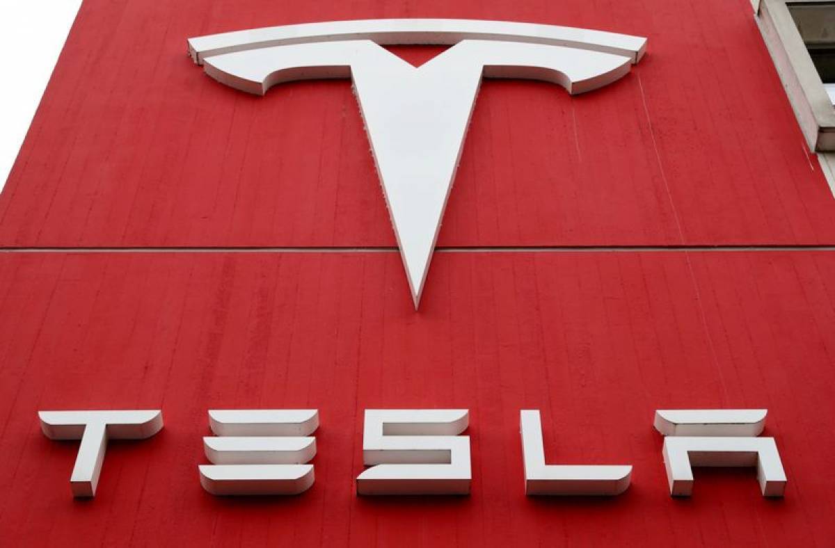 Έσοδα $13,76 δισ. το γ’ τρίμηνο για την Tesla