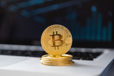 Bitcoin: Άγγιξε τα $35.000 για πρώτη φορά από το 2022