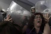 Σε διαθεσιμότητα ο αστυνομικός που χτύπησε καθαρίστρια