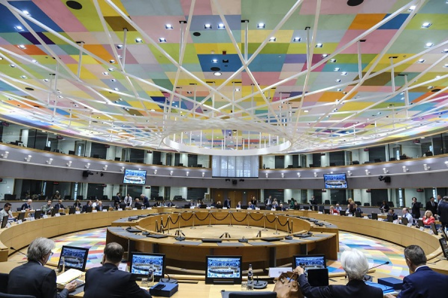 Το Eurogroup «σφράγισε» τη σταδιακή μείωση των κρατικών δαπανών