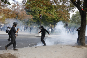Γαλλία: Αποδέσμευση 10 εκατ. βαρελιών ντίζελ εν μέσω των μαζικών μαθητικών κινητοποιήσεων