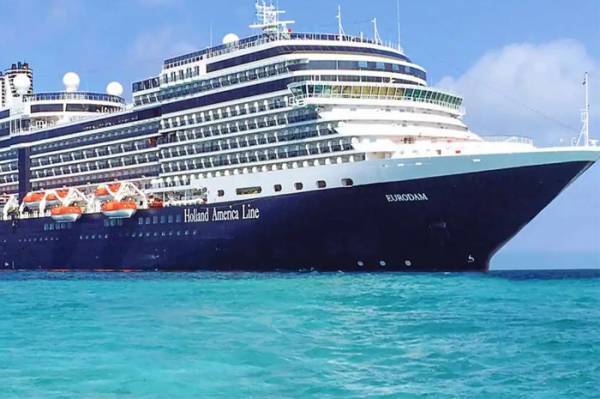 Στην Ελλάδα η Holland America Line