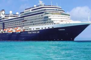 Στην Ελλάδα η Holland America Line