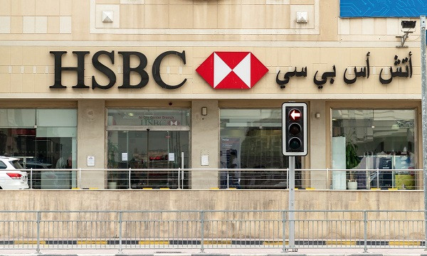 HSBC: Επανδρώνει τη μονάδα στο Κατάρ με στελέχη της Credit Suisse
