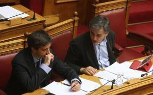 Κατατέθηκε το προσχέδιο προϋπολογισμού: Τι προβλέπει για συντάξεις, ανάπτυξη, πλεονάσματα