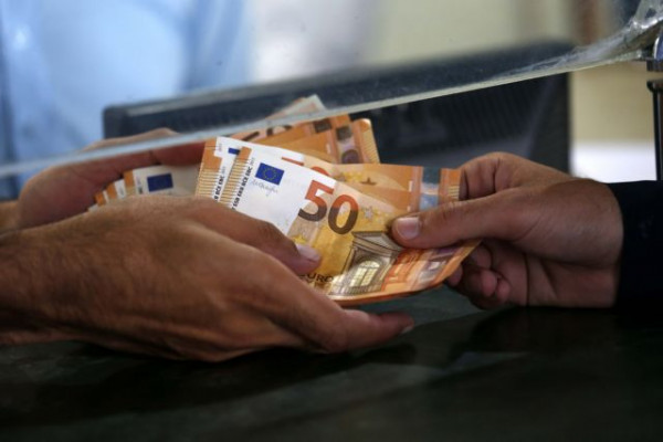 Αύξηση κατώτατου μισθού: Στόχος η εφαρμογή την Πρωτομαγιά του 2023