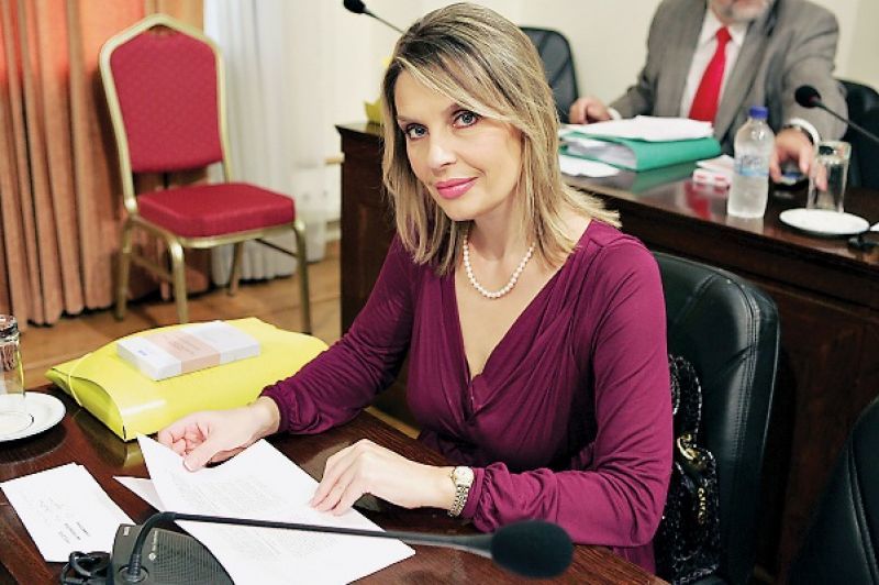 Η απάντηση της Κατερίνας Παπακώστα για την καρατόμησή της