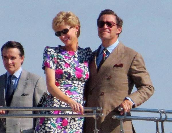 5η σεζόν «The Crown»: Νέα στιγμιότυπα από τα γυρίσματα με την «Lady Di» και τον «Charles» στο σκάφος του Ωνάση