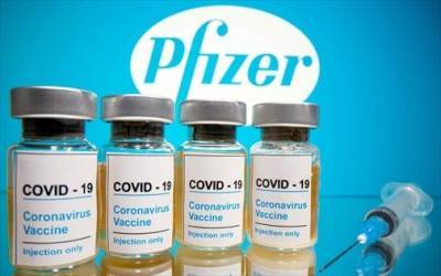 Πολωνία: Σκέψεις να κινηθεί νομικά εναντίον Pfizer για καθυστερήσεις εμβολίων