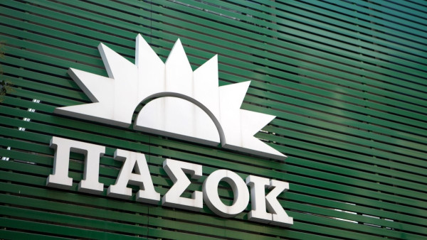 ΠΑΣΟΚ: Δεν μπορεί η κυβέρνηση να μετατρέπει τα εσωκομματικά της αδιέξοδα σε εθνικά προβλήματα