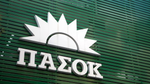 ΠΑΣΟΚ: Δεν μπορεί η κυβέρνηση να μετατρέπει τα εσωκομματικά της αδιέξοδα σε εθνικά προβλήματα