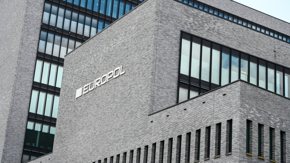 Europol: Πληθαίνουν οι εικόνες σεξουαλικής κακοποίησης παιδιών από Τεχνητή Νοημοσύνη