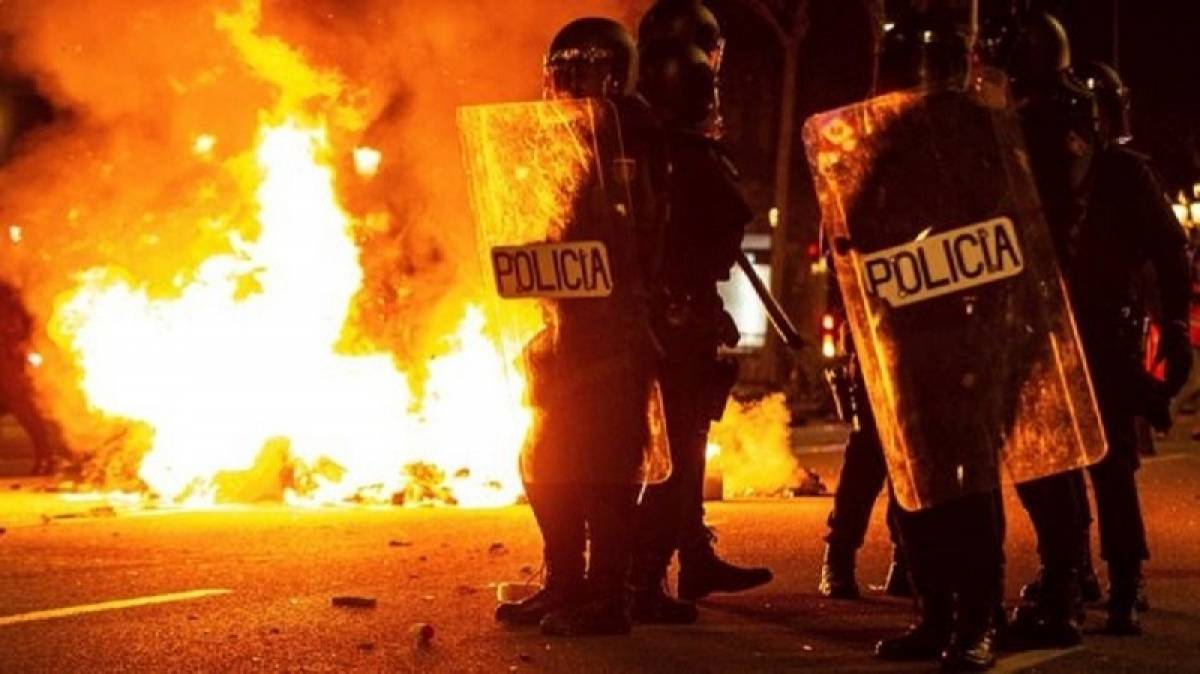 Νύχτα επεισοδίων στη Βαρκελώνη