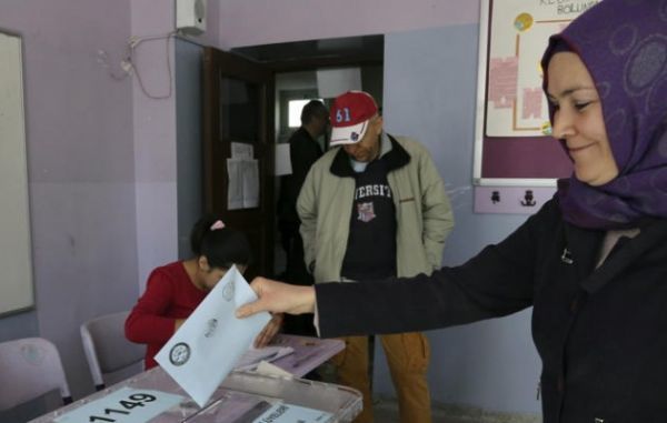 &quot;Ηξεις αφίξεις&quot; οι διεθνείς παρατηρητές για τις τουρκικές εκλογές