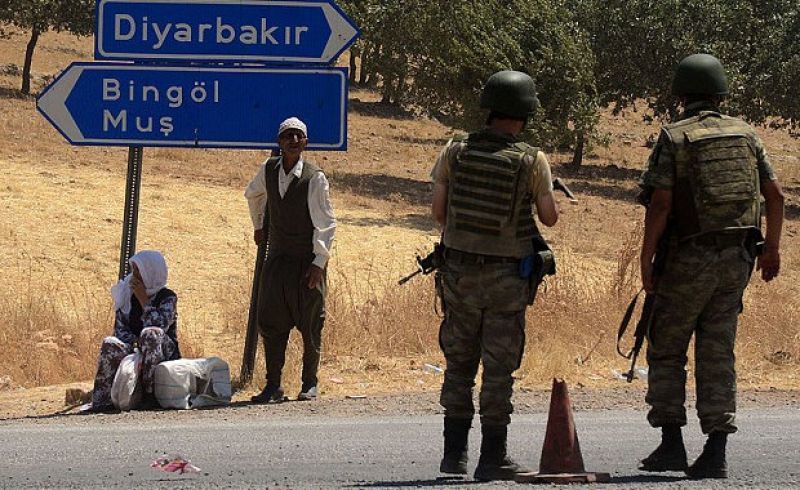 Τσαβούσογλου: Η Τουρκία δέχεται Σύρους πρόσφυγες