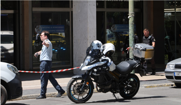 Συναγερμός στο κέντρο της Αθήνας: Τηλεφώνημα για βόμβα σε Γαλλικό Προξενείο και ΕΒΕΑ