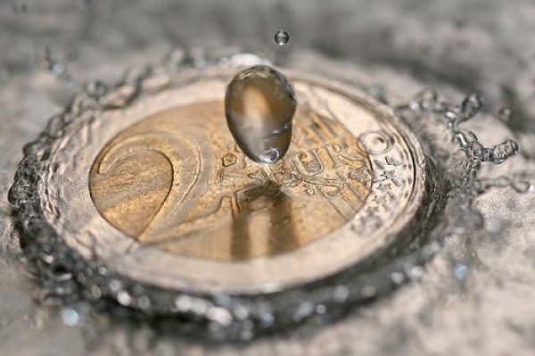 Κάτω από το 1,1960$ το ευρώ – «Η τραπεζική κρίση επέστρεψε»