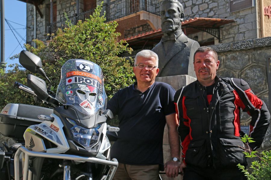 Στα χνάρια Έλληνα εξερευνητή τολμηρός μοτοσικλετιστής