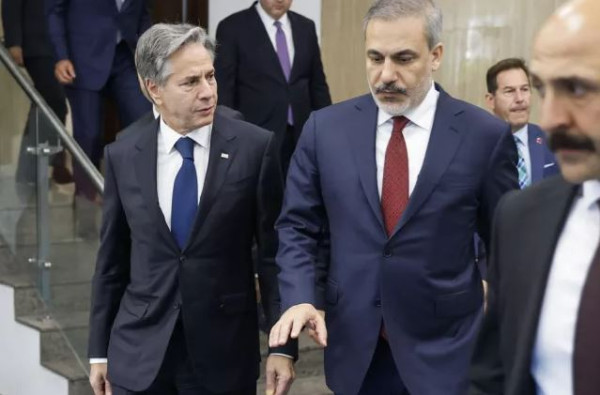Τηλεφωνική επικοινωνία Φιντάν-Μπλίνκεν λόγω της κλιμάκωσης στη Συρία