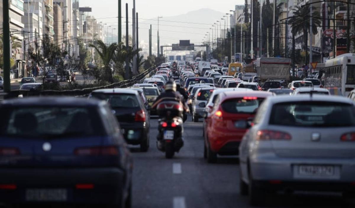 Υπ. Μεταφορών: Δεν οδηγούν αυτόματα μηχανή, όσοι έχουν δίπλωμα ΙΧ