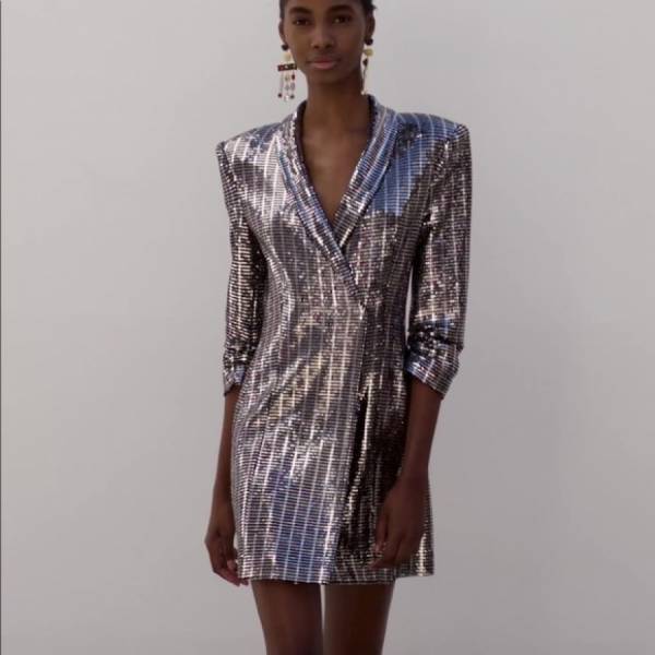 Metallic blazers: Έτσι θα υποδεχτείτε την νέα χρονιά