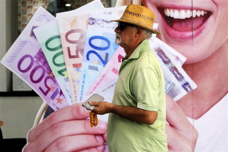 Καμπανάκι από ΙΝΕ- ΓΣΕΕ: Ασφαλιστικό "κραχ" στα ταμεία από το 2016- Δεν αρκούν πλέον κρατικές επιχορηγήσεις και ασφαλιστικές εισφορές