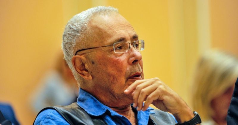 Υπέβαλε παραίτηση από υφυπουργός Παιδείας ο Ζουράρις