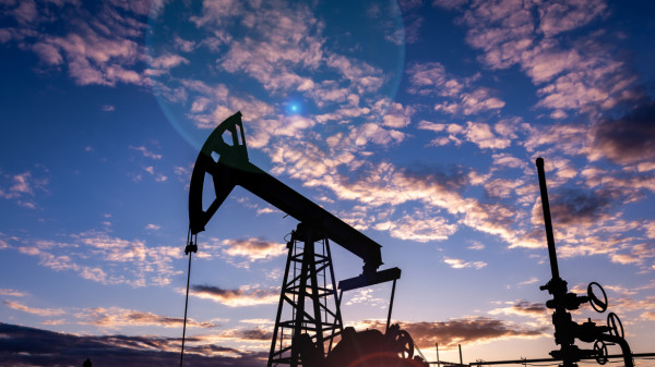 Σταθερά ανοδικά το πετρέλαιο- «Καλπάζει» το φυσικό αέριο