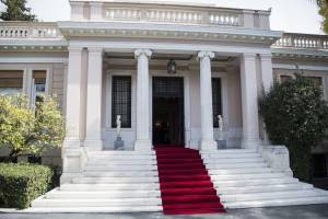 Το Μαξίμου απαξιώνει την πρόταση Τσίπρα για αργία λόγω καύσωνα