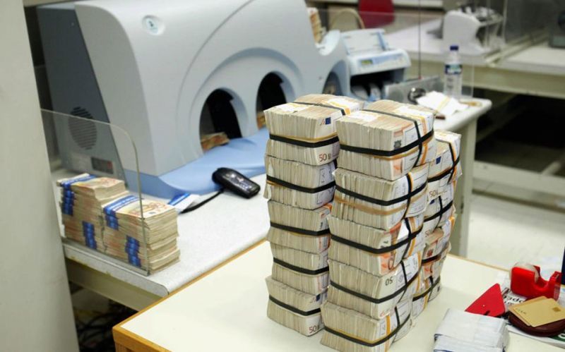 Φτάνει ο κουμπαράς του Δημοσίου για τις πληρωμές χρέους Απριλίου