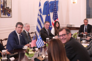 Ελληνοαμερικανική συνάντηση στο Μαξίμου: Διμερείς σχέσεις, ενέργεια και ναυτιλία στο επίκεντρο