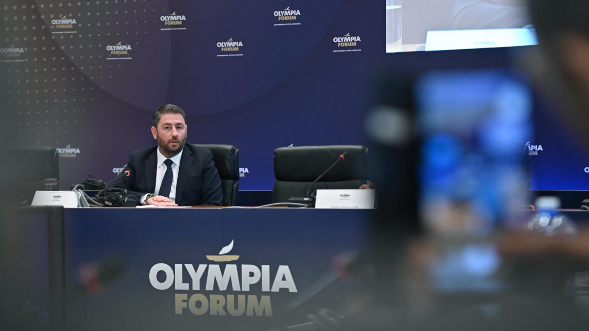 Ανδρουλάκης: Ο ελληνικός λαός αξίζει πολλά περισσότερα από Τσίπρα, Μητσοτάκη