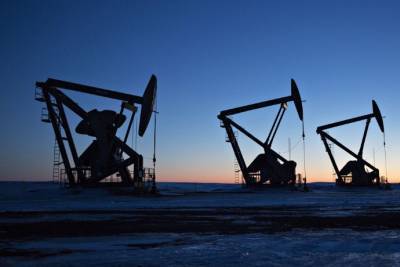 Τα αμερικανικά αποθέματα «στηρίζουν» τις τιμές του πετρελαίου