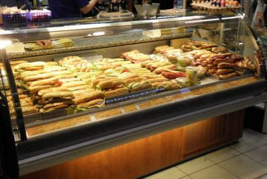Το έτοιμο φαγητό δεν… κόβεται-Πού και πόσα ξόδεψαν οι Έλληνες