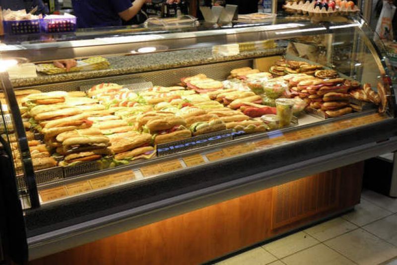 Το έτοιμο φαγητό δεν… κόβεται-Πού και πόσα ξόδεψαν οι Έλληνες