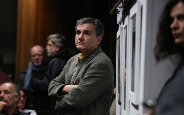 «Αμπαλάζ» για συμβιβασμό αναζητούν θεσμοί και Αθήνα