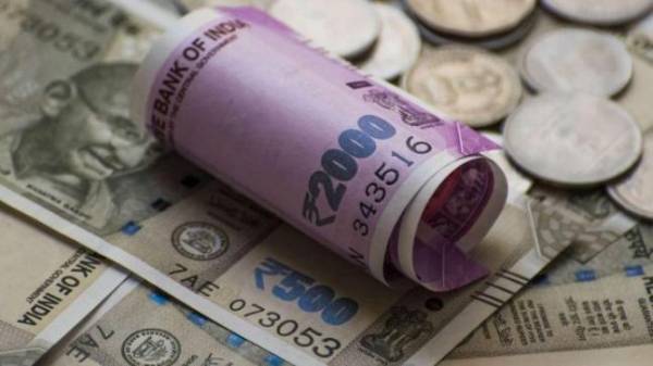 Ινδία: Σχεδιάζεται πρόγραμμα βασικού οικουμενικού εισοδήματος