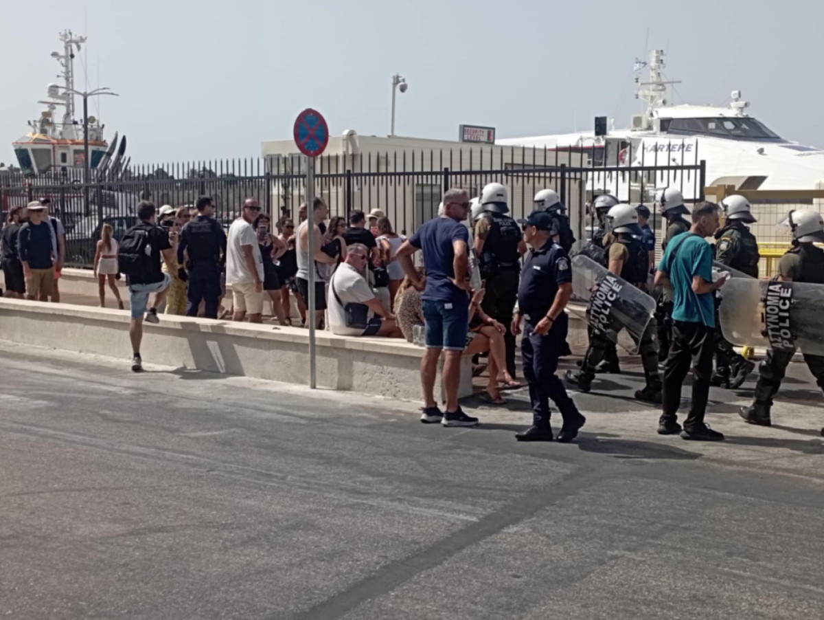 Επεισόδια στο λιμάνι της Ρόδου για την άφιξη Ισραηλινών τουριστών - Προσαγωγές και ισχυρά μέτρα ασφαλείας