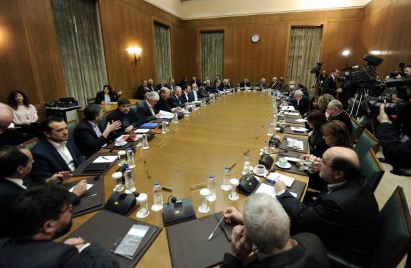 Υπουργικό Συμβούλιο: Το μεσημέρι αποφασίζει για την αύξηση κατώτατου μισθού
