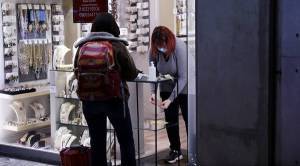 Καταστήματα: Προαιρετική λειτουργία με click away την Κυριακή 3 Ιανουαρίου
