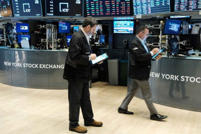 Η ισχυρότερη εβδομαδιαία άνοδος από τον Μάιο για τον Dow Jones
