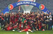 Euro 2016: Η κούπα στο Νότο λίγο πριν τη συνάντηση της Ρώμης
