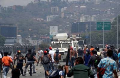Βενεζουέλα: Αξιωματικός τραυματίστηκε από σφαίρα εν μέσω συγκρούσεων
