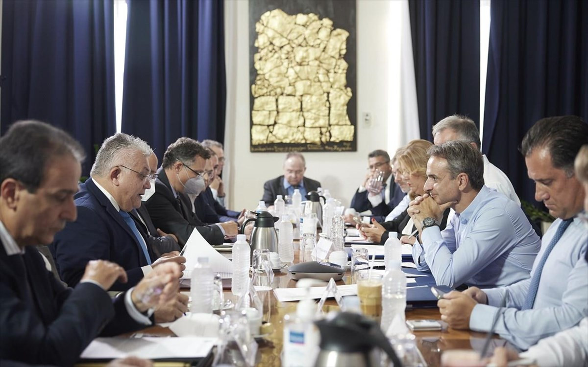 Συνάντηση με παραγωγικούς φορείς της Βορείου Ελλάδος είχε ο Μητσοτάκης